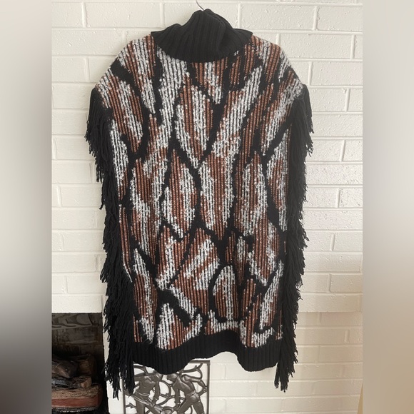 BCBGMAXAZRIA turtle neck tunic w/fringe. Woven beautiful, dramatic. EUC - Picture 2 of 7